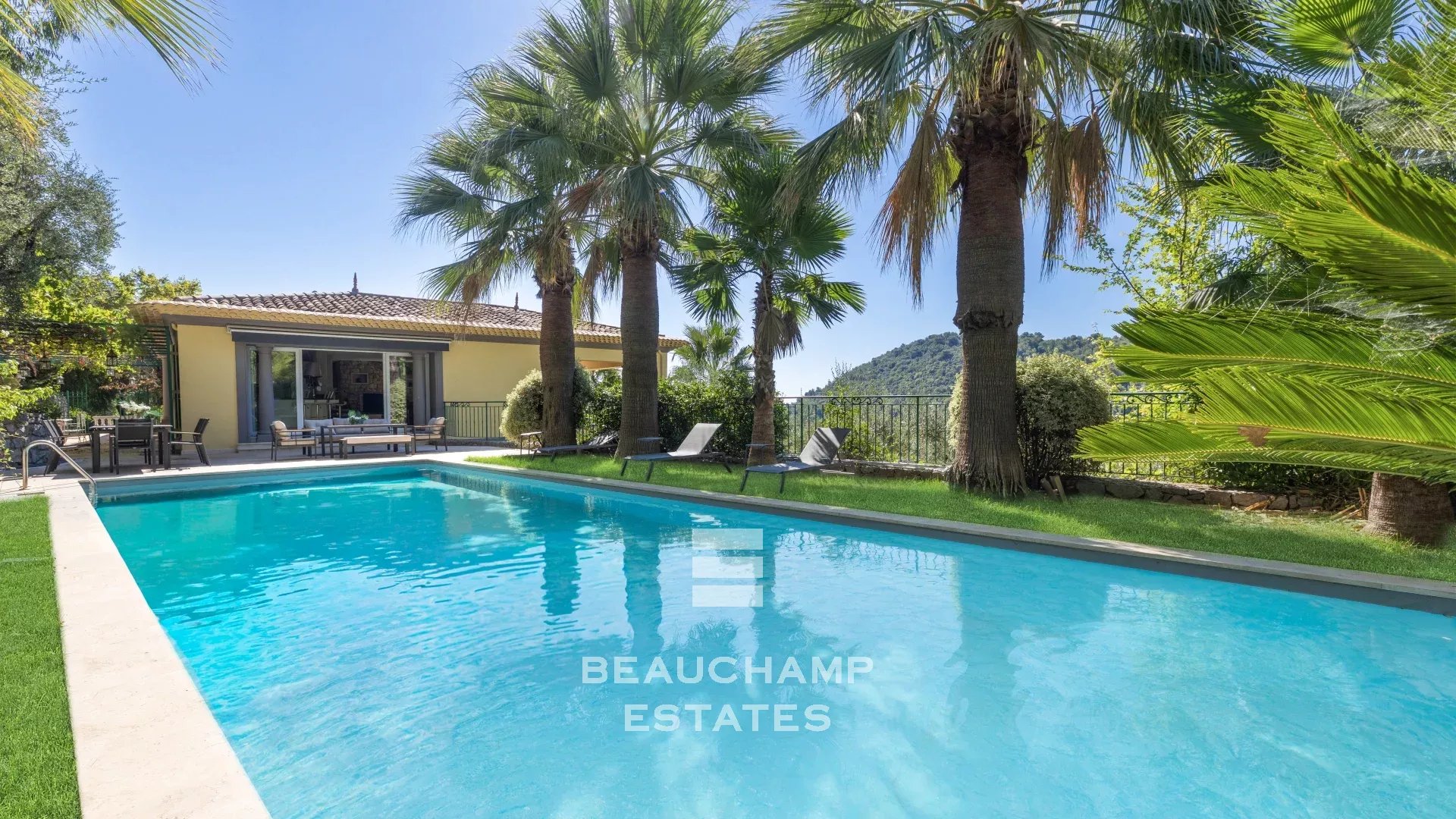 Villa avec deux appartements indépendants et potentiel hôtelier - Grasse