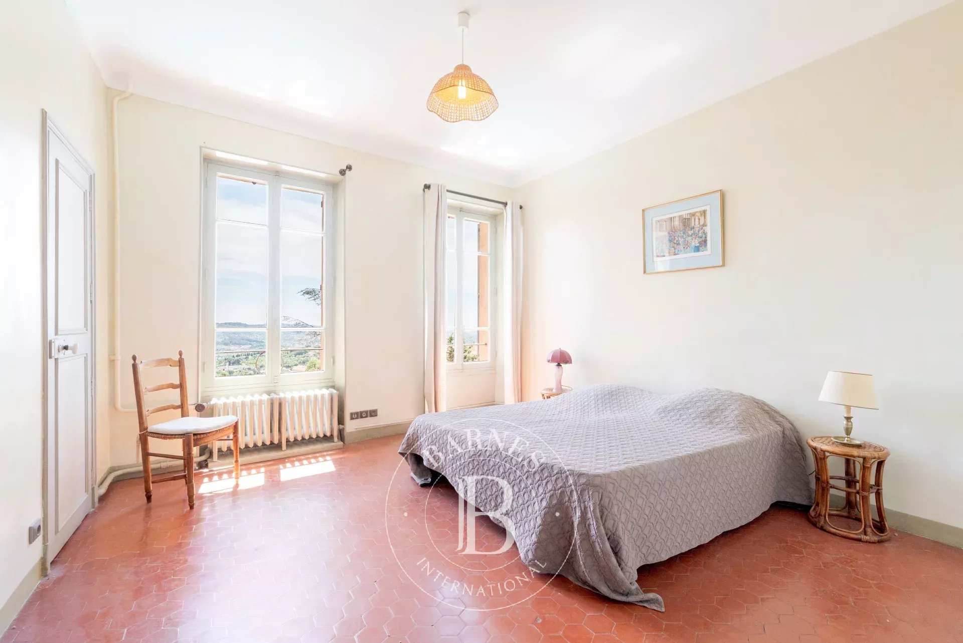 GRASSE - BASTIDE DE CHARME DU XVIIIème SIECLE - 13 CHAMBRES
