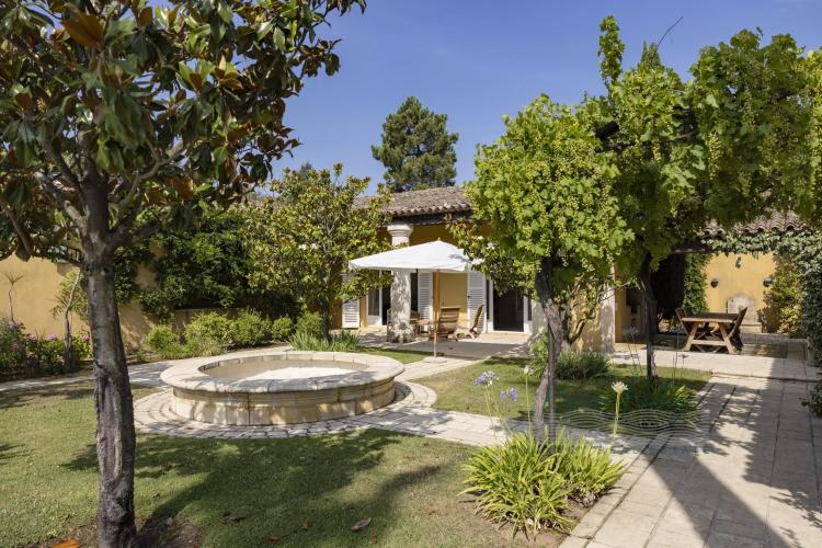 Maison de maitre du XIXè siècle avec domaine viticole bio dans le Golfe de Saint-Tropez