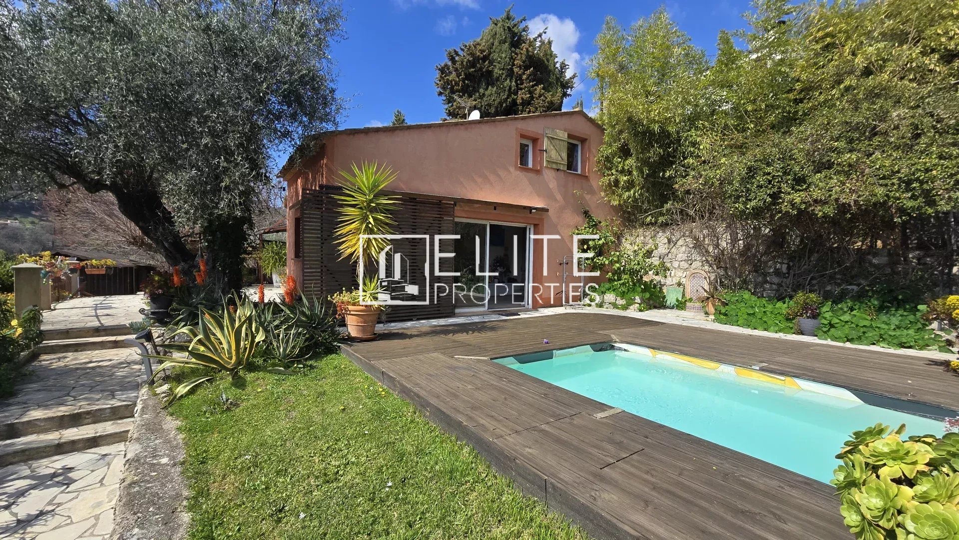 MAISON 5 PIÈCES DE 120 m² + PISCINE ET VUE MER PANORAMIQUE – GRASSE