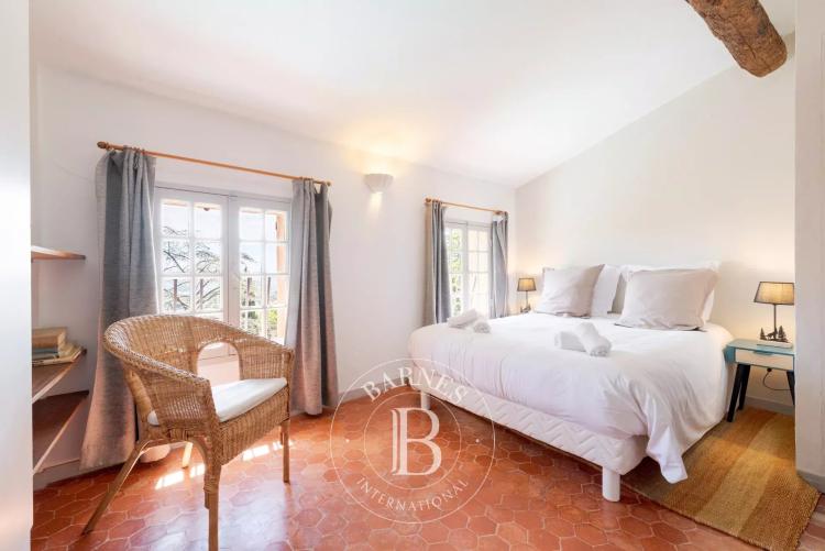 GRASSE - BASTIDE DE CHARME DU XVIIIème SIECLE - 13 CHAMBRES