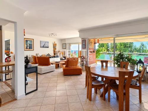 Toit-terrasse 4 pièces  de 139 m² entièrement rénové avec vue panoramique Mer, Montagne, ville – Grasse