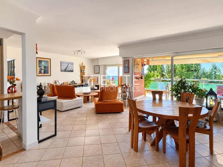 Toit-terrasse 4 pièces  de 139 m² entièrement rénové avec vue panoramique Mer, Montagne, ville – Grasse