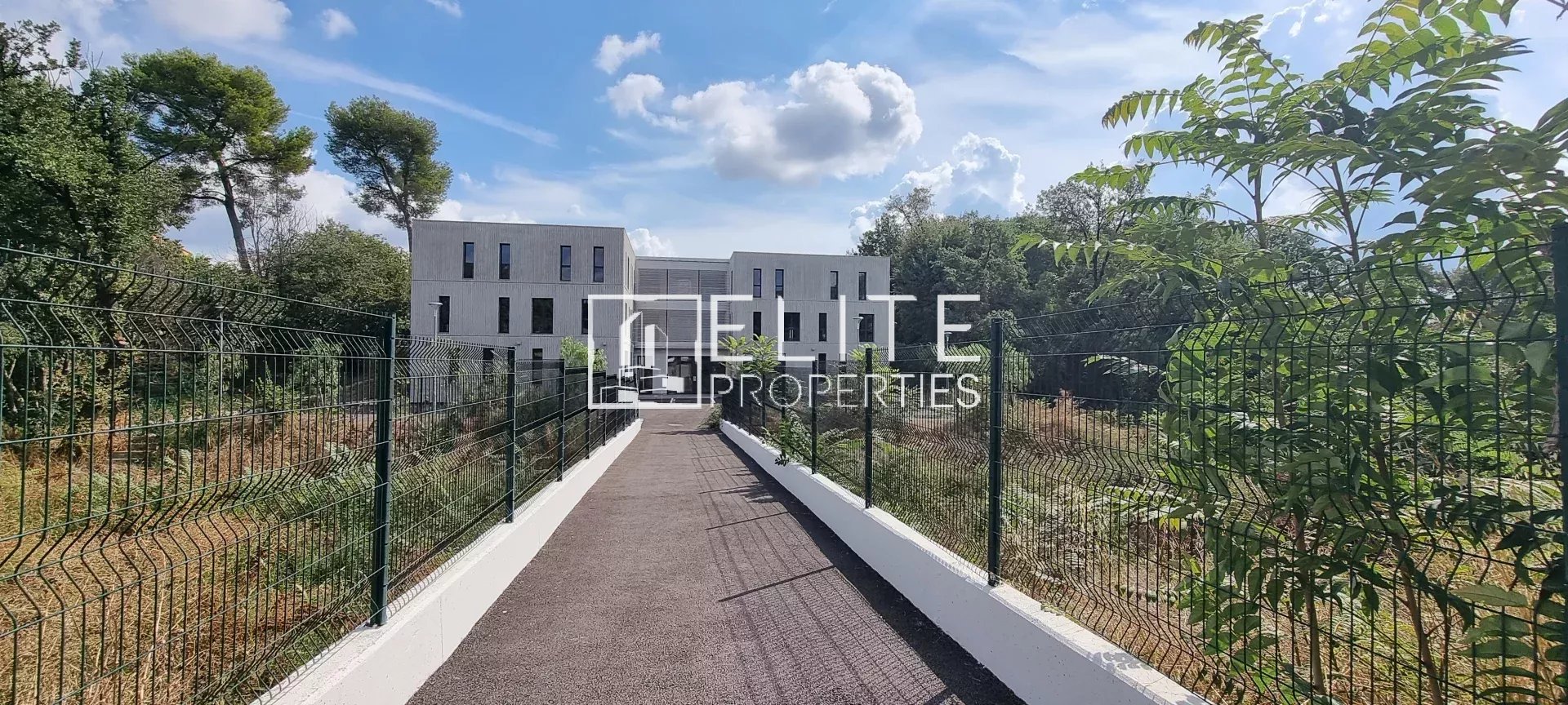 BUREAU 152m² GRASSE