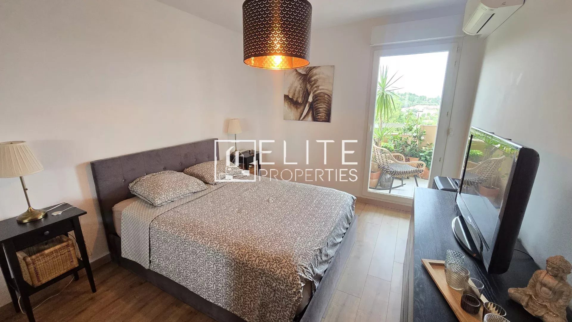 APPARTEMENT 3 PIECES 72m² + PARKING GRASSE