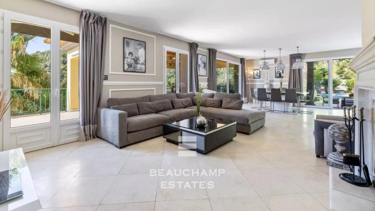 Villa avec deux appartements indépendants et potentiel hôtelier - Grasse