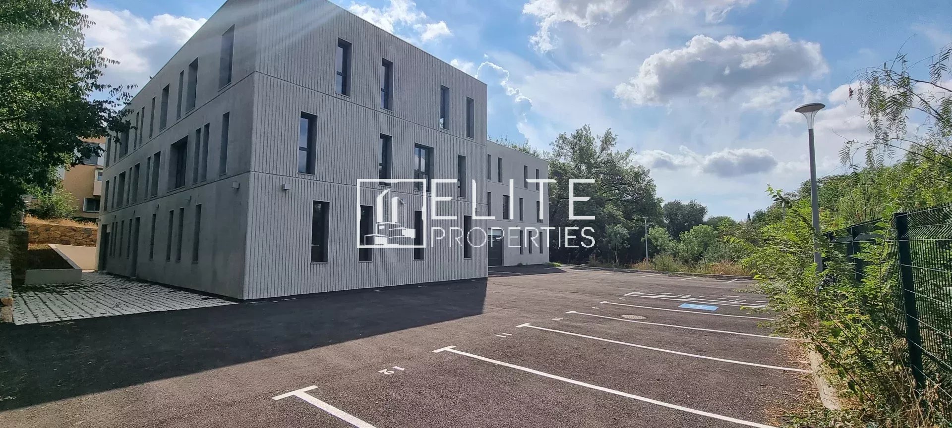 BUREAU 152m² GRASSE