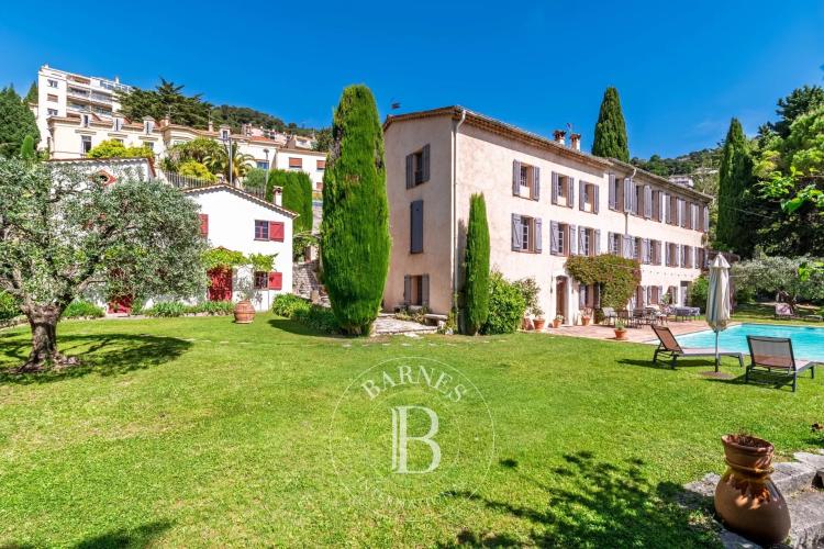 GRASSE - BASTIDE DE CHARME DU XVIIIème SIECLE - 13 CHAMBRES