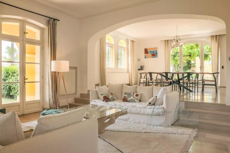 Maison de maitre du XIXè siècle avec domaine viticole bio dans le Golfe de Saint-Tropez