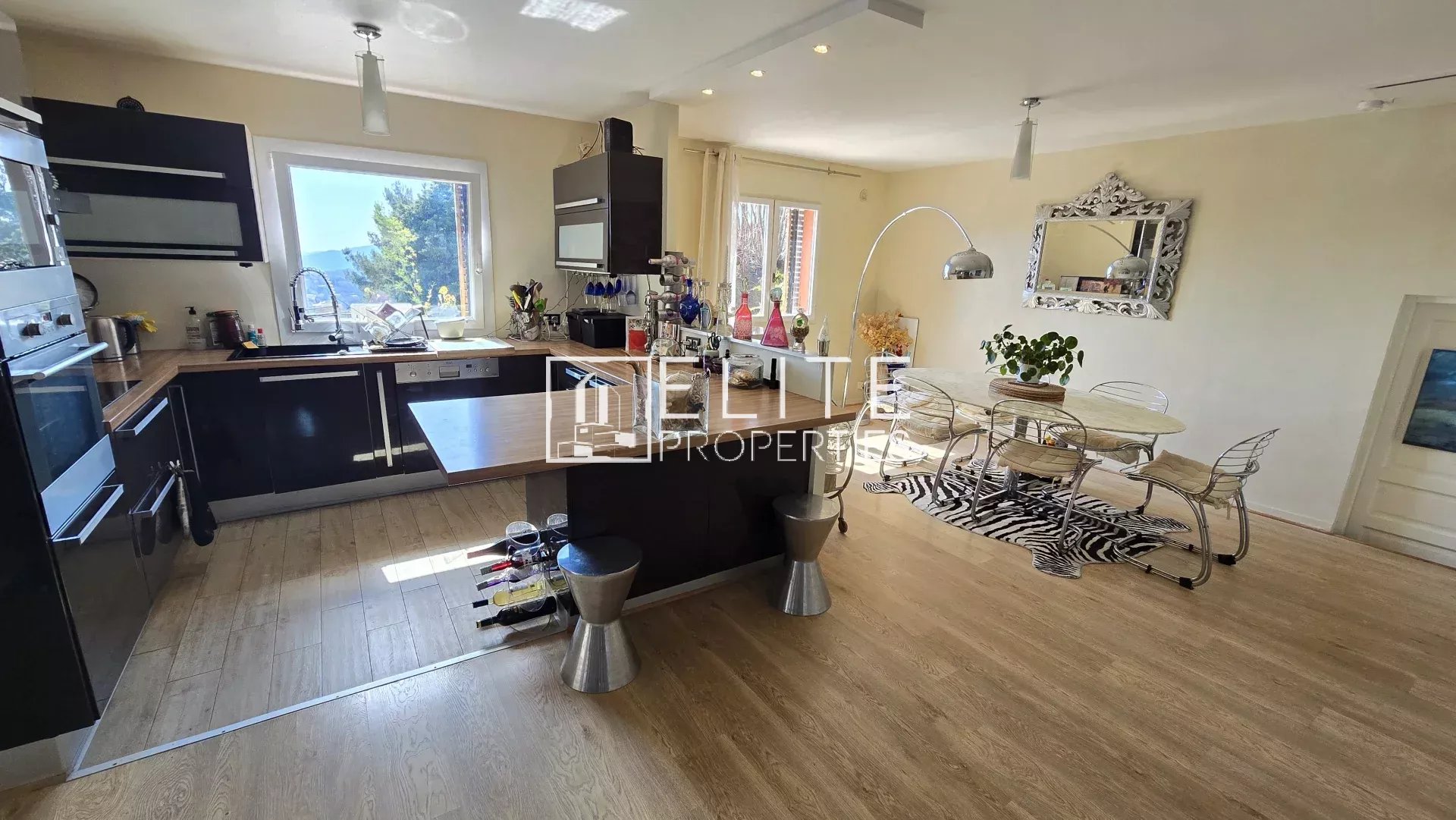 MAISON 5 PIÈCES DE 120 m² + PISCINE ET VUE MER PANORAMIQUE – GRASSE