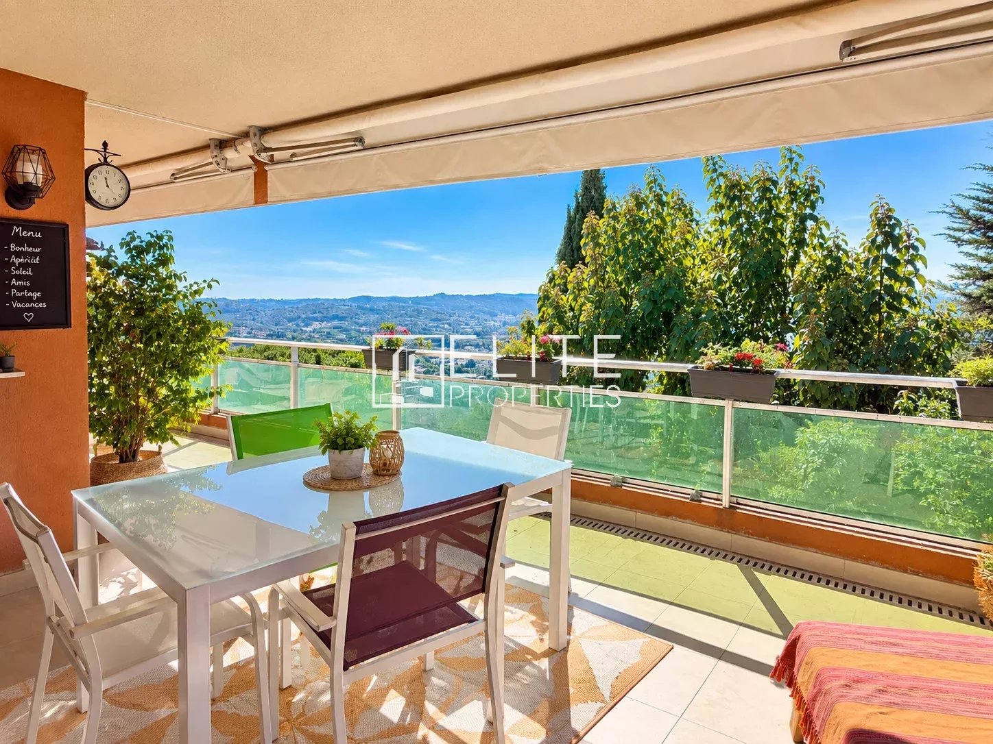 Toit-terrasse 4 pièces  de 139 m² entièrement rénové avec vue panoramique Mer, Montagne, ville – Grasse