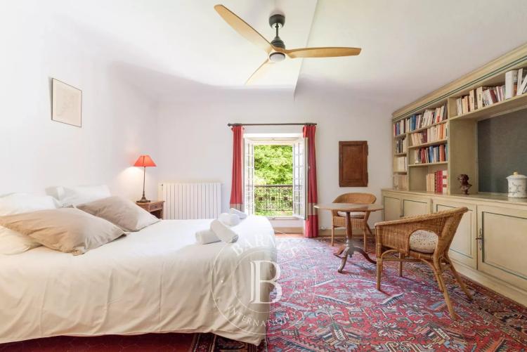GRASSE - BASTIDE DE CHARME DU XVIIIème SIECLE - 13 CHAMBRES