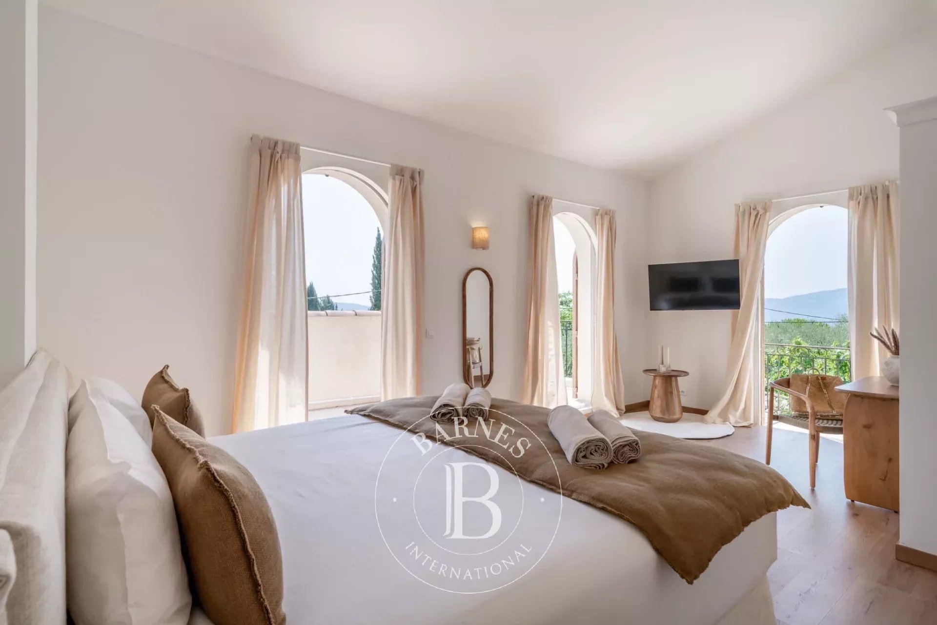 À 10 minutes de Mougins - Villa rénovée avec Mazet en pierre indépendant - 6 chambres