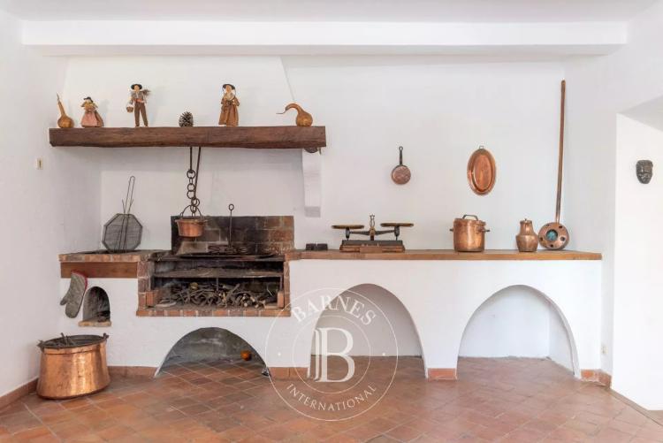 GRASSE - BASTIDE DE CHARME DU XVIIIème SIECLE - 13 CHAMBRES