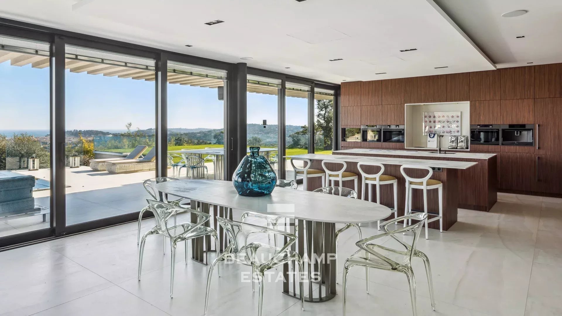 Vue mer majestueuse – Villa contemporaine d’exception, Saint-Tropez, 6 chambres, adresse prestigieuse