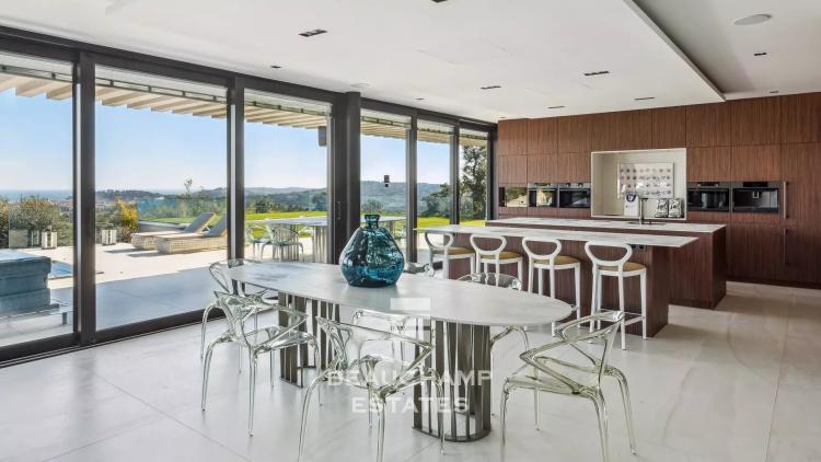 Vue mer majestueuse – Villa contemporaine d’exception, Saint-Tropez, 6 chambres, adresse prestigieuse