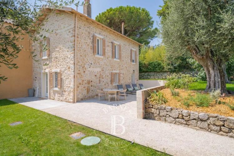 À 10 minutes de Mougins - Villa rénovée avec Mazet en pierre indépendant - 6 chambres