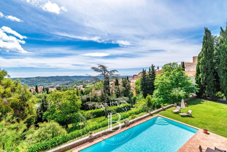 GRASSE - BASTIDE DE CHARME DU XVIIIème SIECLE - 13 CHAMBRES