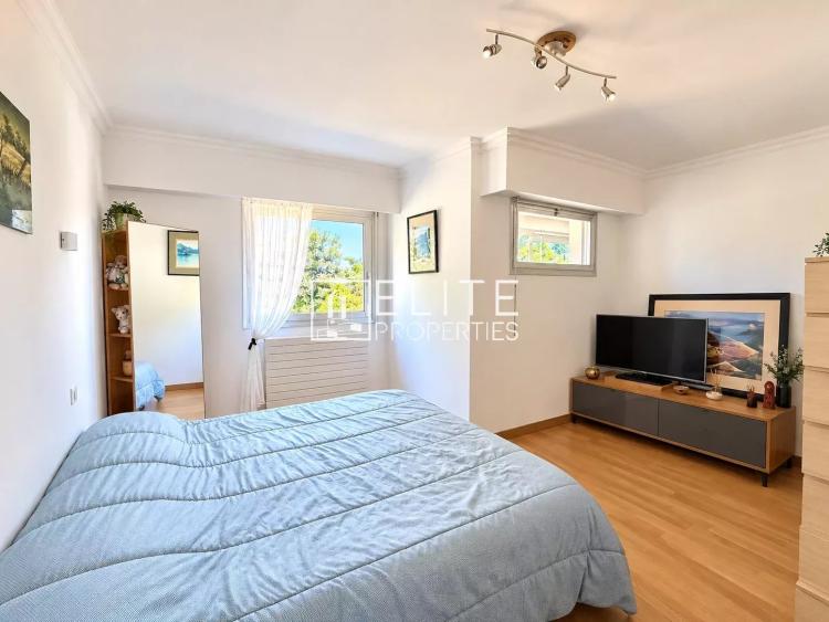 Toit-terrasse 4 pièces  de 139 m² entièrement rénové avec vue panoramique Mer, Montagne, ville – Grasse
