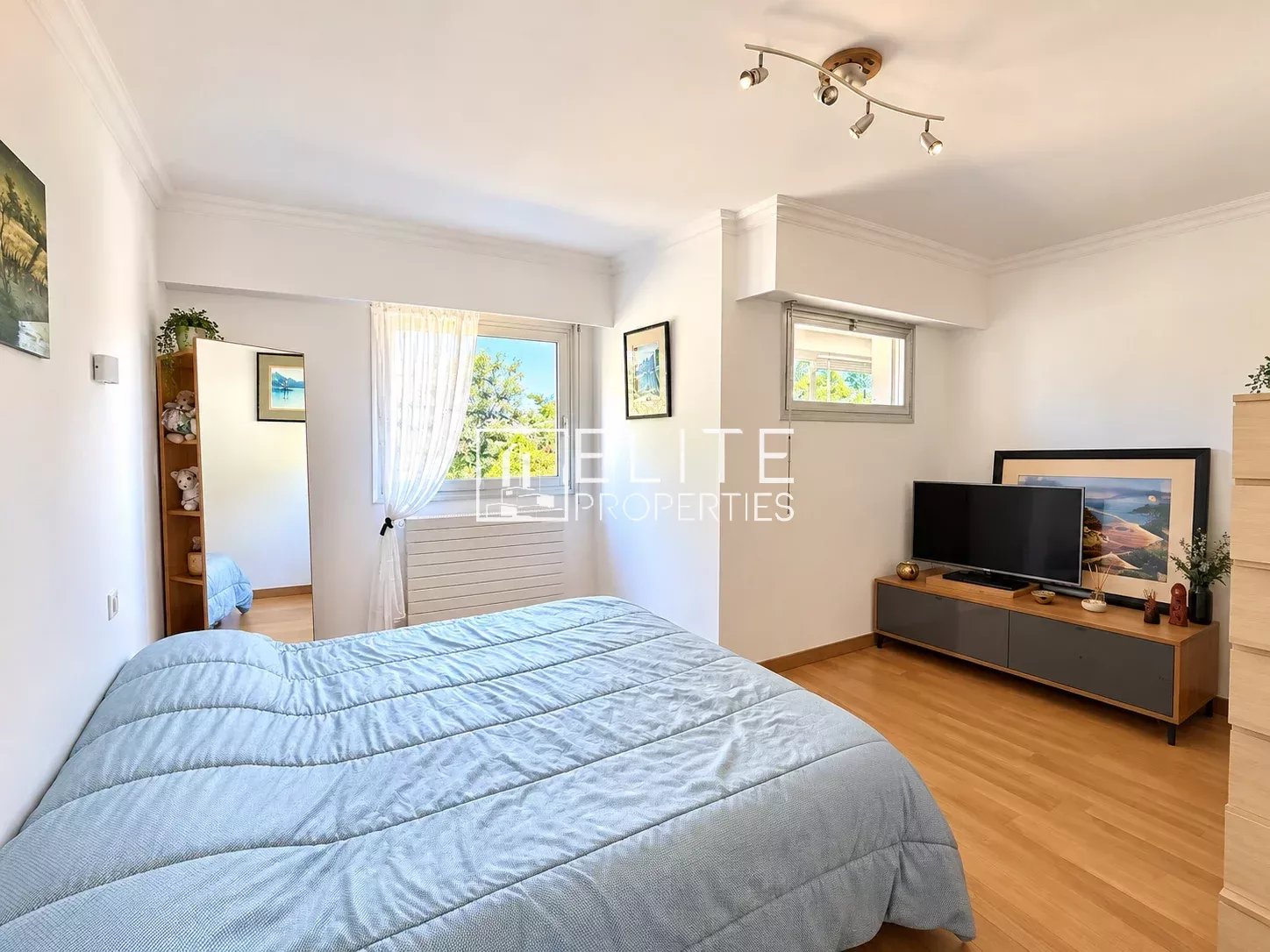 Toit-terrasse 4 pièces  de 139 m² entièrement rénové avec vue panoramique Mer, Montagne, ville – Grasse