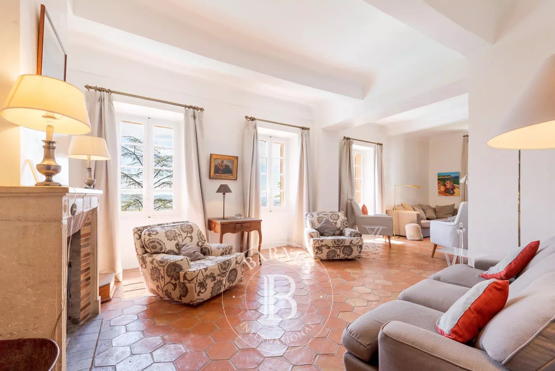 GRASSE - BASTIDE DE CHARME DU XVIIIème SIECLE - 13 CHAMBRES