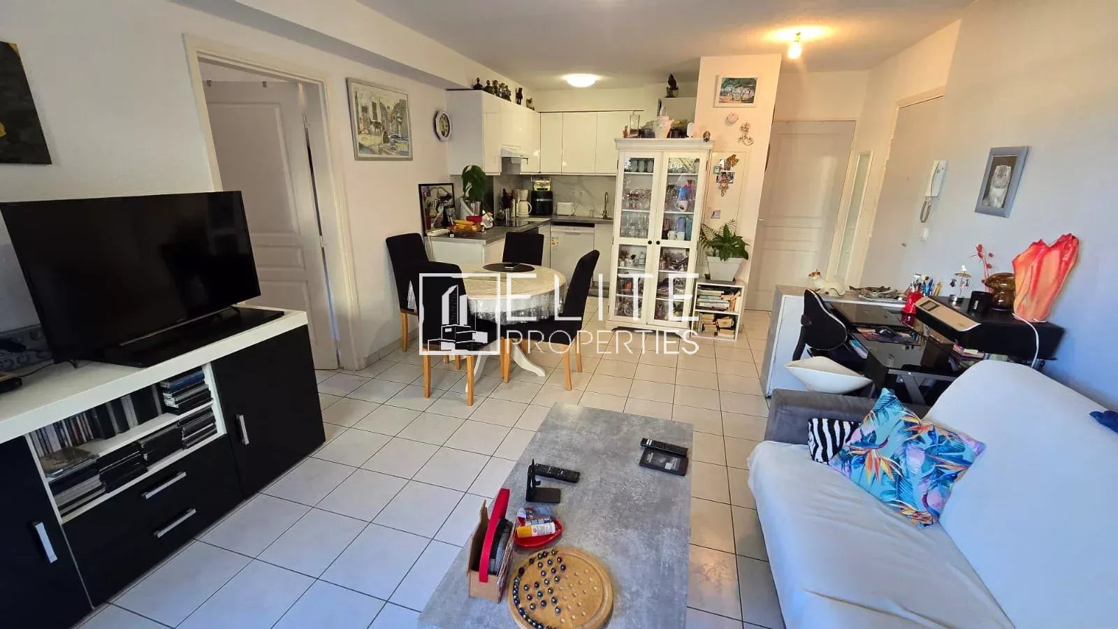 APPARTEMENT 2 PIÈCES + TERRASSE, PISCINE & 2 PARKINGS – GRASSE