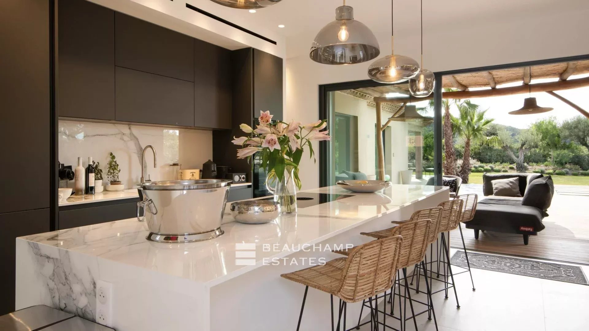 Nouvelle villa de luxe dans domaine privatif au centre de Saint-Tropez