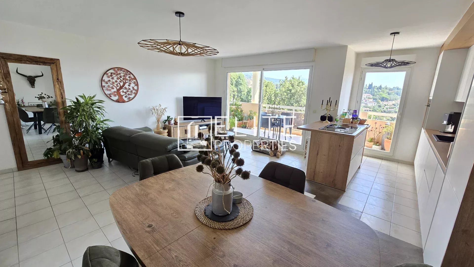 APPARTEMENT 3 PIECES 72m² + PARKING GRASSE