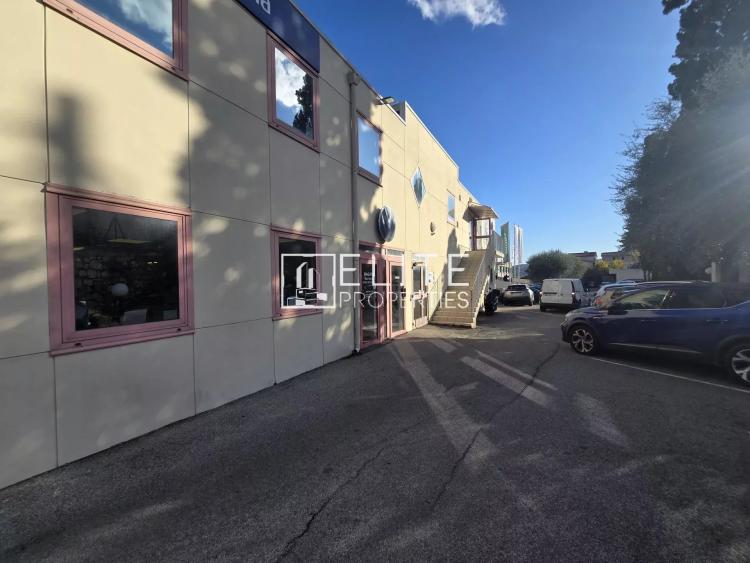 LOCAL COMMERCIAL  DE 169 m²  AU 1er ÉTAGE – GRASSE