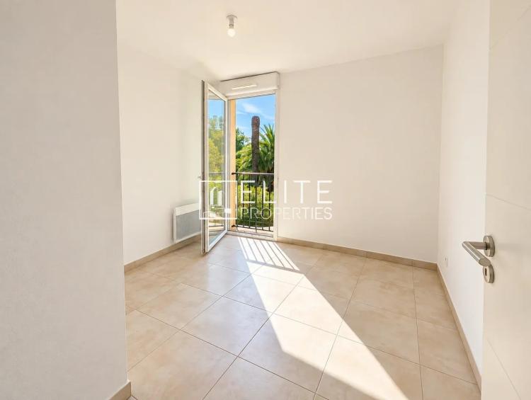 EXCLUSIVITE - T4 Dernier étage vue mer - Terrasse - Parkings - Calme - Sud Est