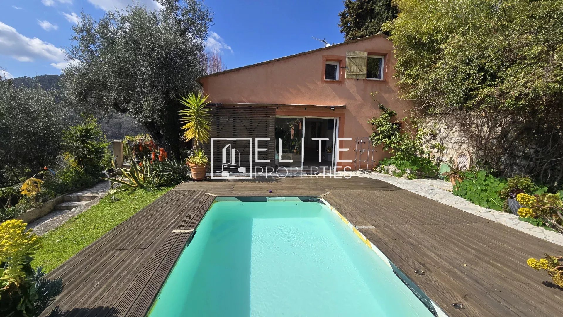 MAISON 5 PIÈCES DE 120 m² + PISCINE ET VUE MER PANORAMIQUE – GRASSE