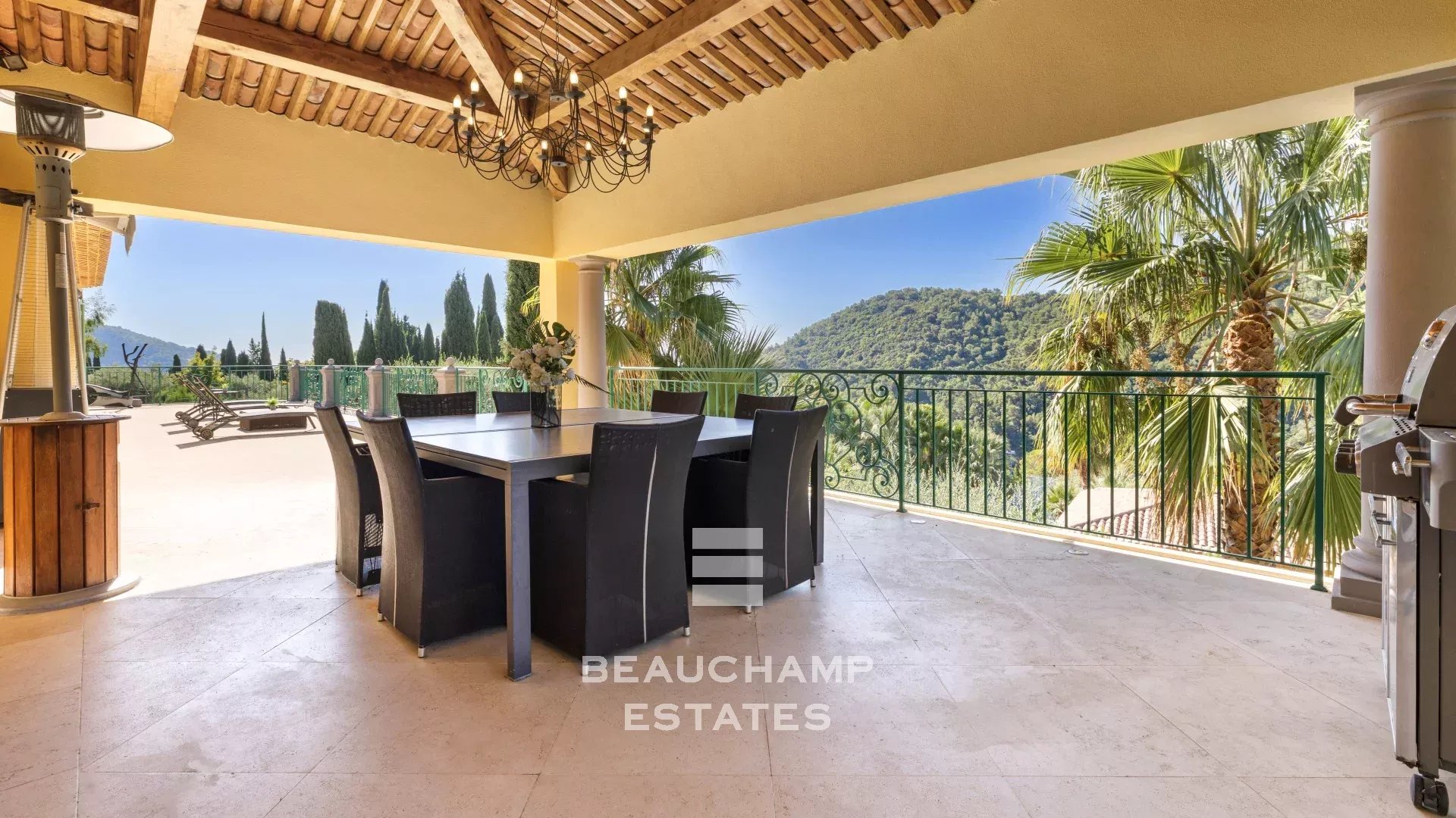 Villa avec deux appartements indépendants et potentiel hôtelier - Grasse