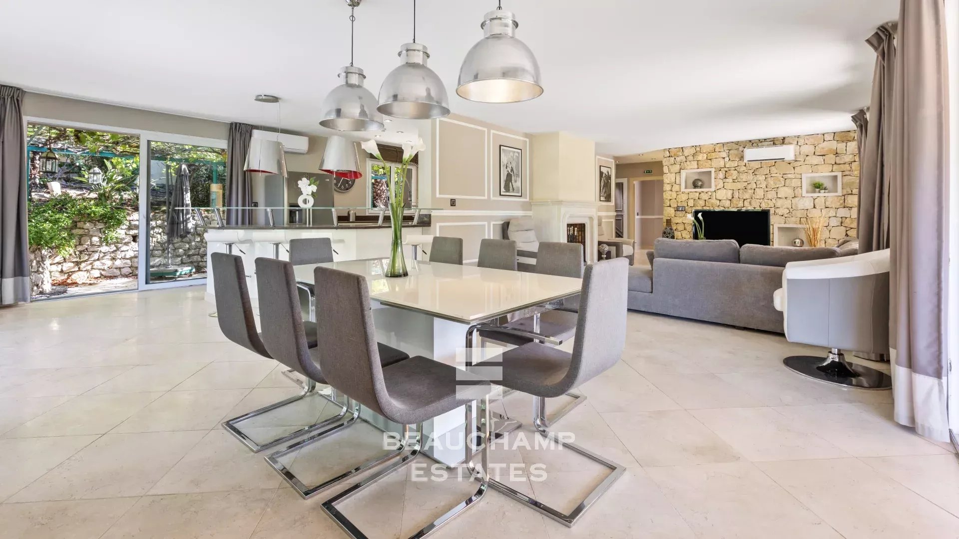 Villa avec deux appartements indépendants et potentiel hôtelier - Grasse