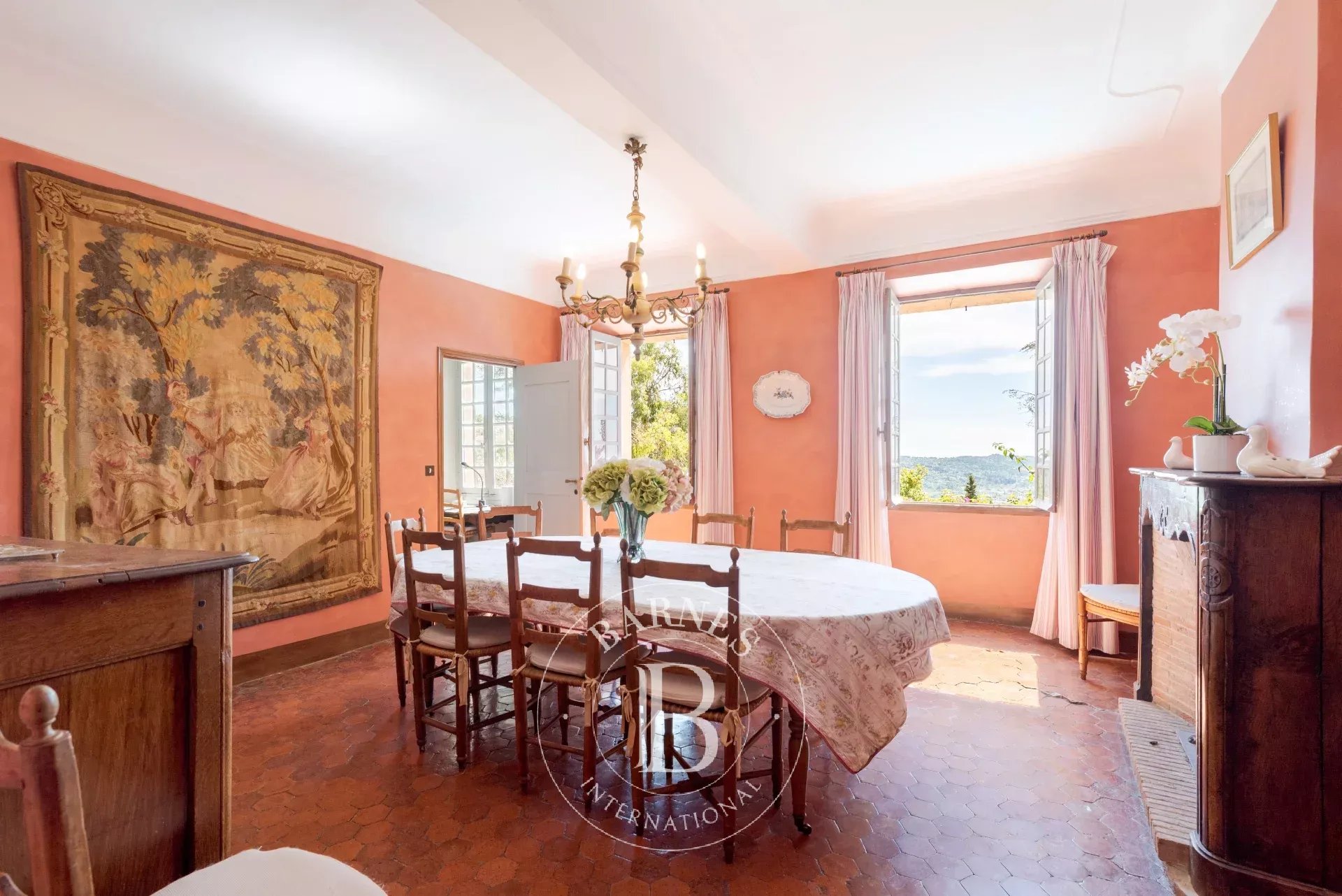 GRASSE - BASTIDE DE CHARME DU XVIIIème SIECLE - 13 CHAMBRES