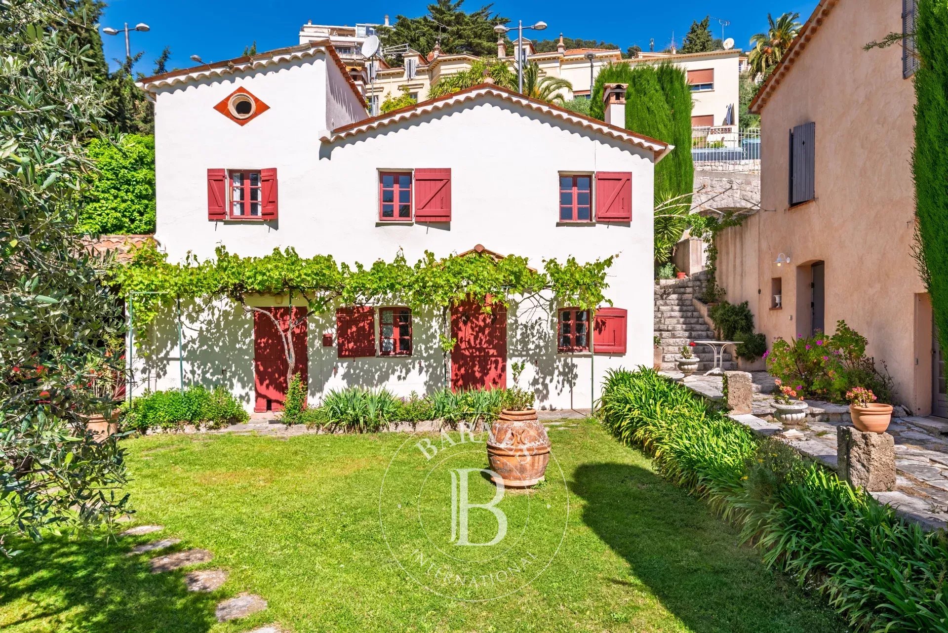 GRASSE - BASTIDE DE CHARME DU XVIIIème SIECLE - 13 CHAMBRES
