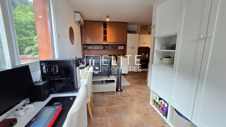 STUDIO 24m² + TERRASSE + 2 PARKINGS GRASSE
