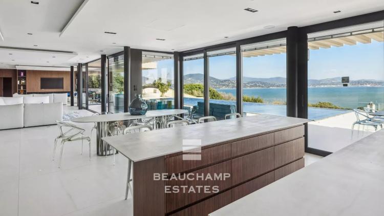 Vue mer majestueuse – Villa contemporaine d’exception, Saint-Tropez, 6 chambres, adresse prestigieuse