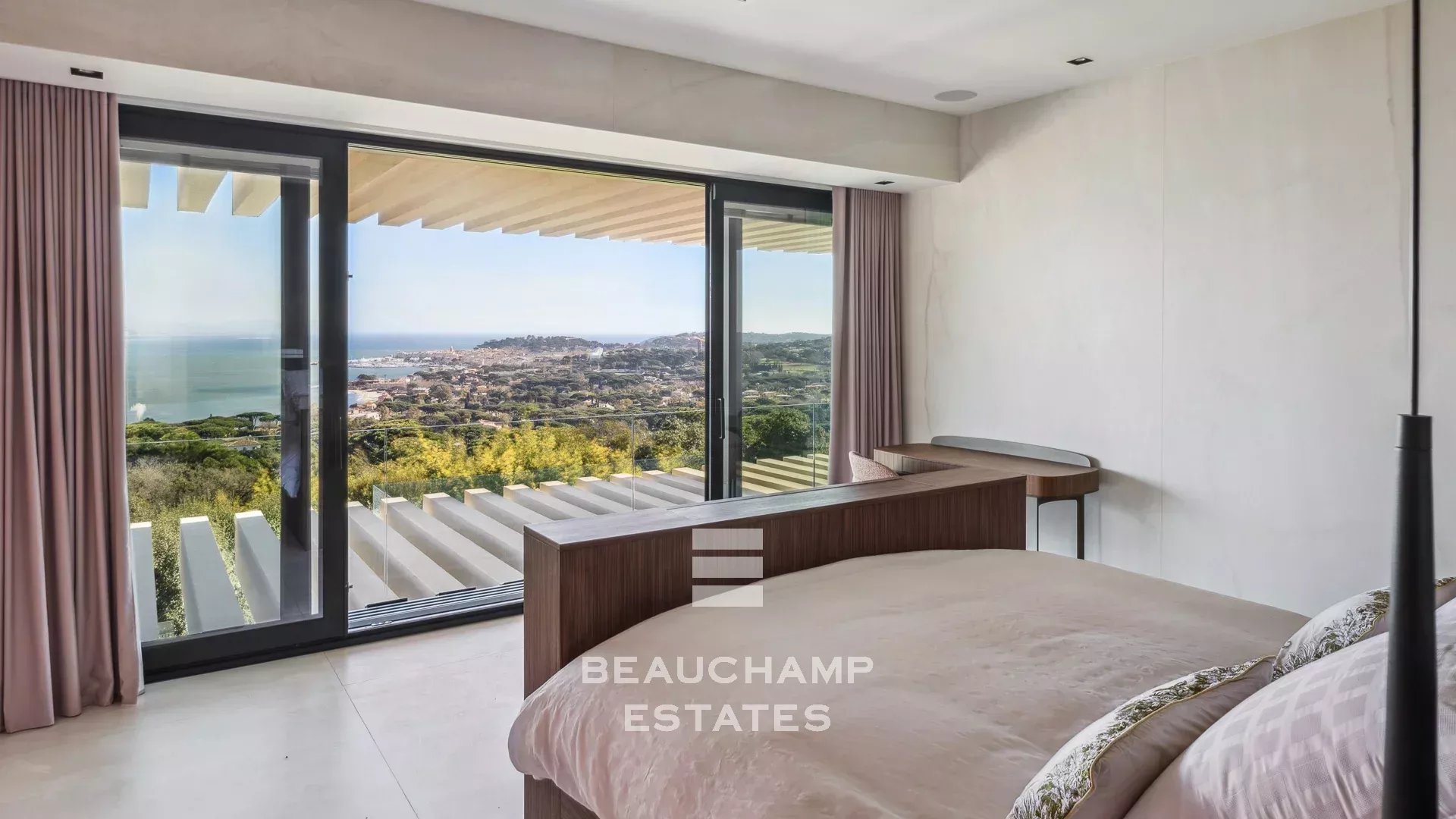 Vue mer majestueuse – Villa contemporaine d’exception, Saint-Tropez, 6 chambres, adresse prestigieuse