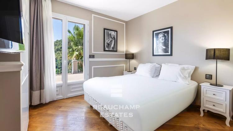 Villa avec deux appartements indépendants et potentiel hôtelier - Grasse