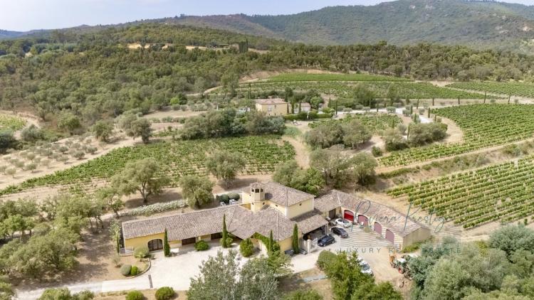 Maison de maitre du XIXè siècle avec domaine viticole bio dans le Golfe de Saint-Tropez